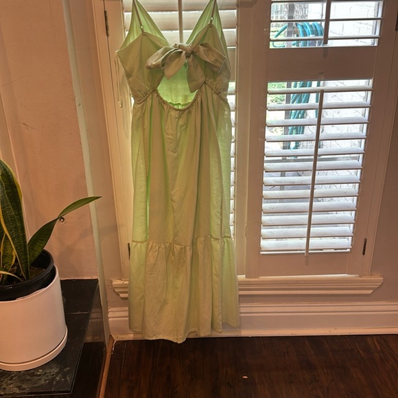 Jessica Simpson lemon color dress like new..Tried,true color on pic 1 - Picture 7 of 11